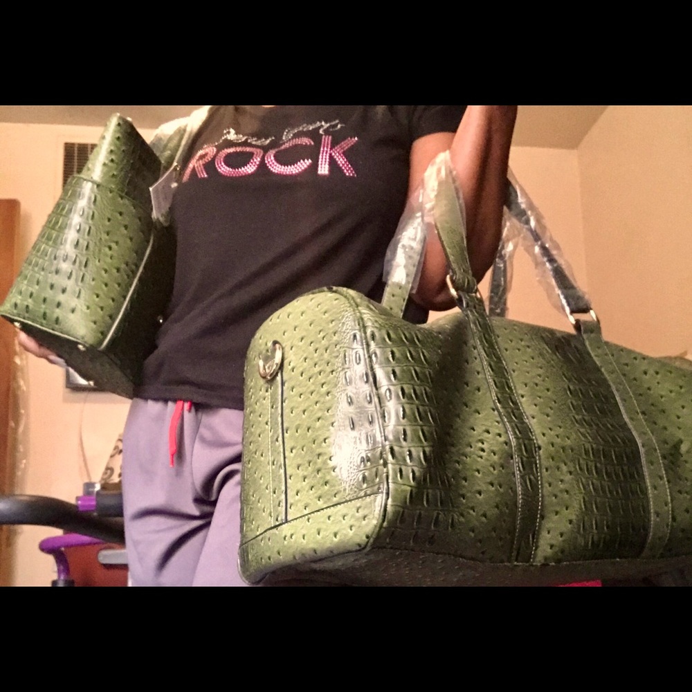 Travel Duffle And Shoulder Bag Set.